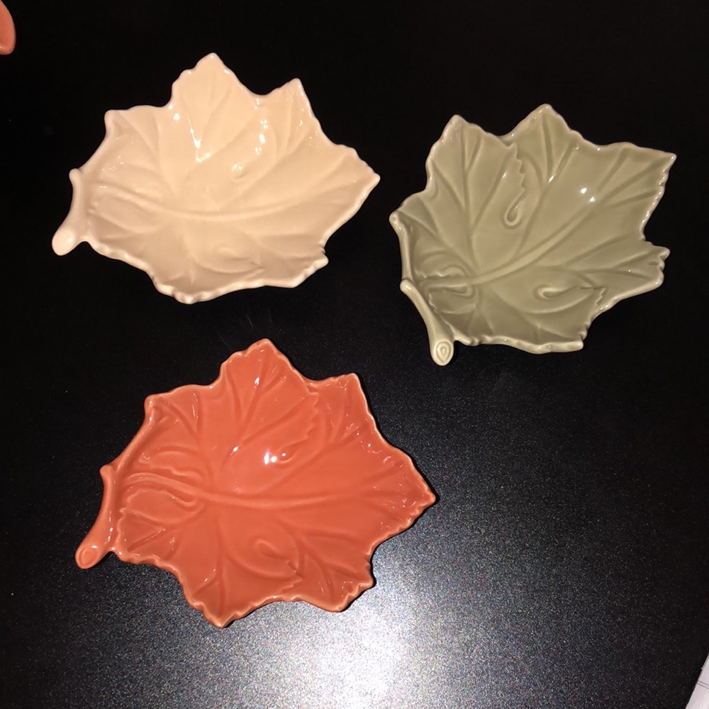 NEW LISTING! Autumn Leaf Platter w/3 Plates - Picture 2 of 8